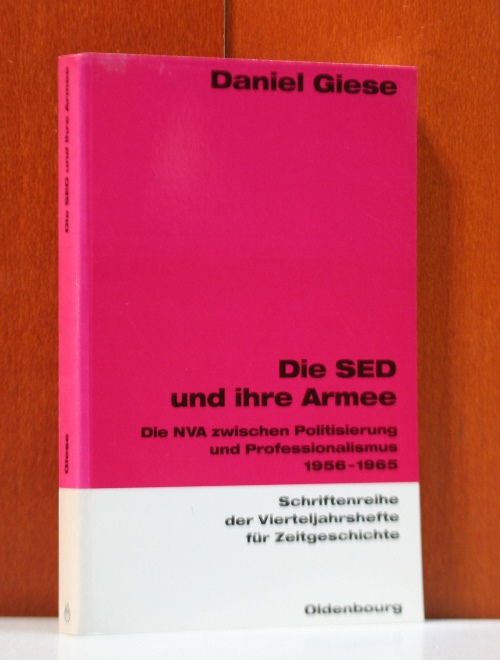 Giese, Daniel:  Die SED und ihre Armee. Die NVA zwischen Politisierung und Professionalismus 1956 - 1965. (Schriftenreihe der Vierteljahrshefte für Zeitgeschichte Bd. 85) 