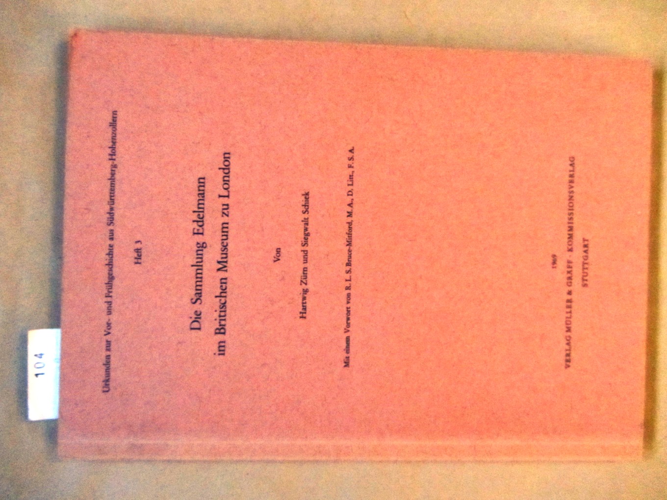 Zürn, Hartwig und Siegwalt Schiek:  Die Sammlung Edelmann im Britischen Museum zu London. ("Urkunden zur Vor- und Frühgeschichte aus Südwürttemberg-Hohenzollern", H. 3) 