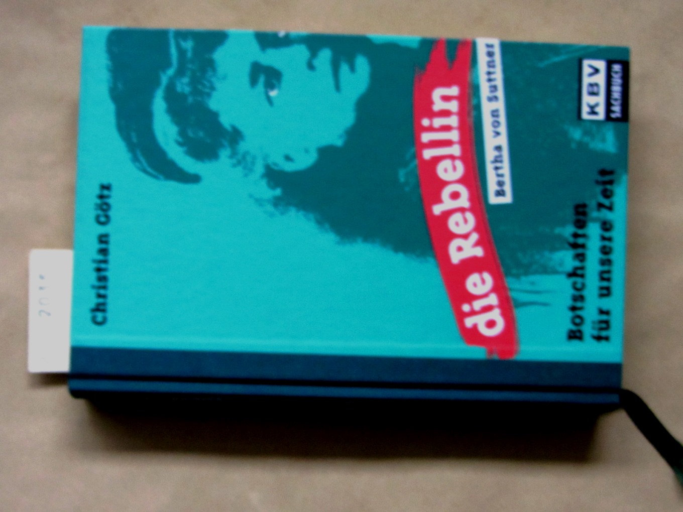 Götz, Christian:  Die Rebellin. Bertha von Suttner. Botschaften für unsere Zeit. 