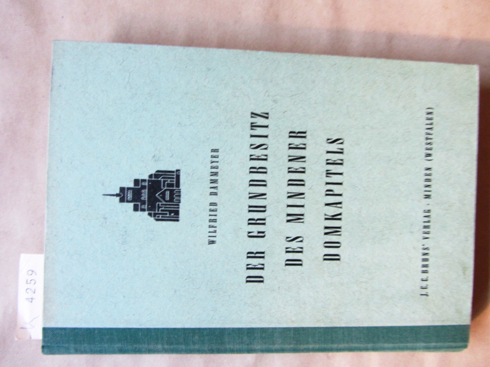 Dammeyer, Wilfried:  Der Grundbesitz des Mindener Domkapitels. Ein Beitrag zur Güter- und Wirtschaftsgeschichte der deutschen Domkaptel. ("Mindener Beiträge zur Geschichte, Landes- und Volkskunde des ehemaligen Fürstentums Minden". Mindener Jahrbuch, N.F., Heft 6) Mit einem ausführlich kommentierten Ortsverzeichnis. 