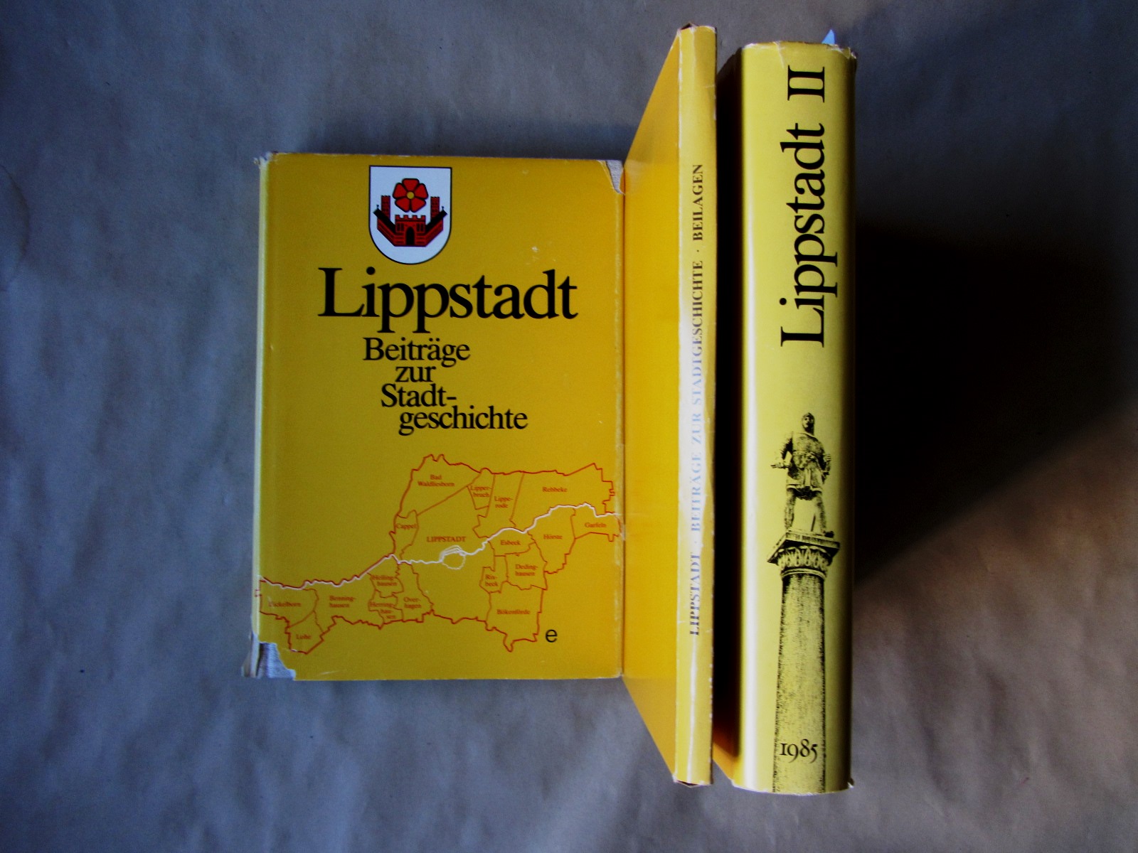 Ehbrecht, Wilfried (Hrsg.):  Lippstadt. Beiträge zur Stadtgeschichte. Im Auftrage der Stadt herausgegeben. 2 Bde. + Beilagen-Mappe. ("Quellen und Forschungen zur Geschichte der Stadt Lippstadt", 2). 