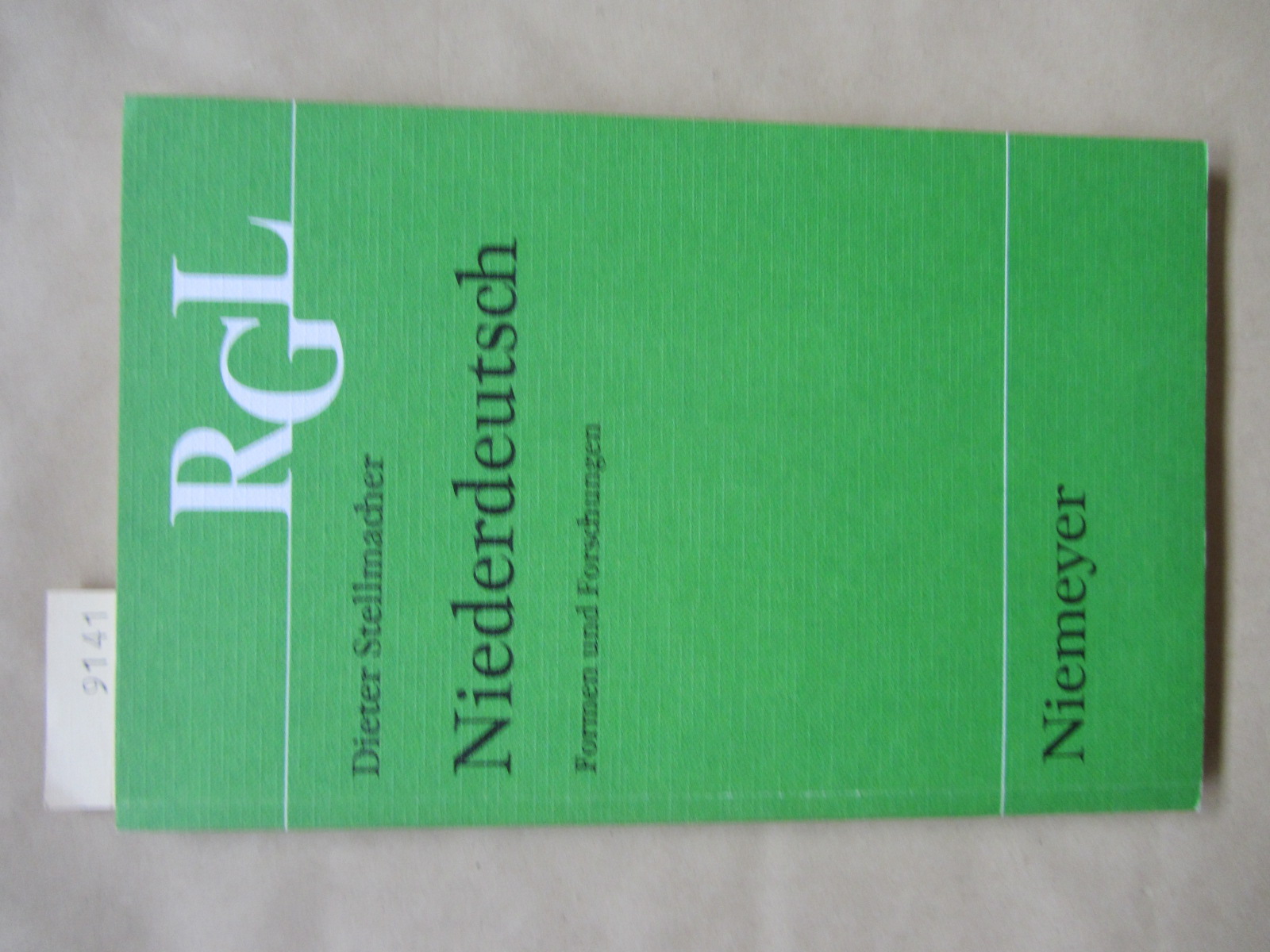 Stellmacher, Dieter:  Niederdeutsch. Formen und Forschungen. ("Reihe Germanistische Linguistik", 31) 