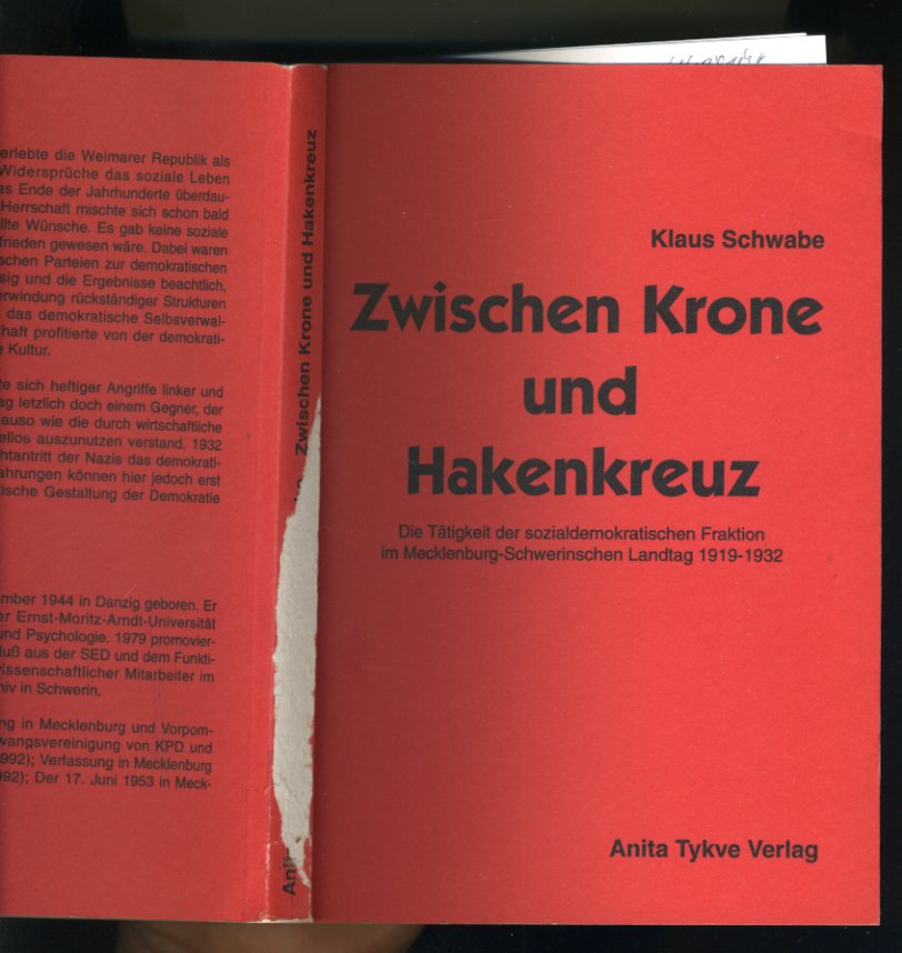 Schwabe, Klaus:  Zwischen Krone und Hakenkreuz. Die Tätigkeit der sozialdemokratischen Fraktion im Mecklenburg-Schwerinschen Landtag 1919-1932. 