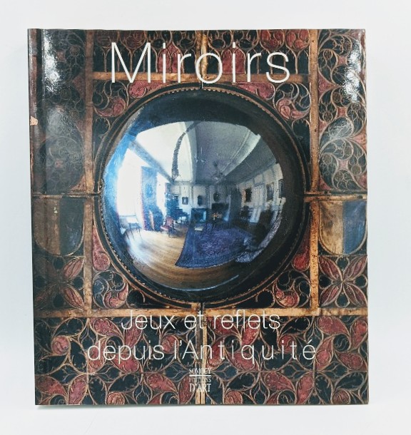 Musée des Antiquités de Rouen Chateau-Musée de Dieppe und  Musée de Bernay:  Miroirs. Jeux et reflets depuis l`Antiquité. [xhibitions: Miroirs et Refelts, de l` Antiquité a la Renaissance: Musee departemnetnal des Antiquités de Rouen 21 octobre 2000-19 fevrier 2001; Le Miroir du XVUUe au XXe Siécle, Regard et Symbole Chateau-musée de Dieppe ...]. 