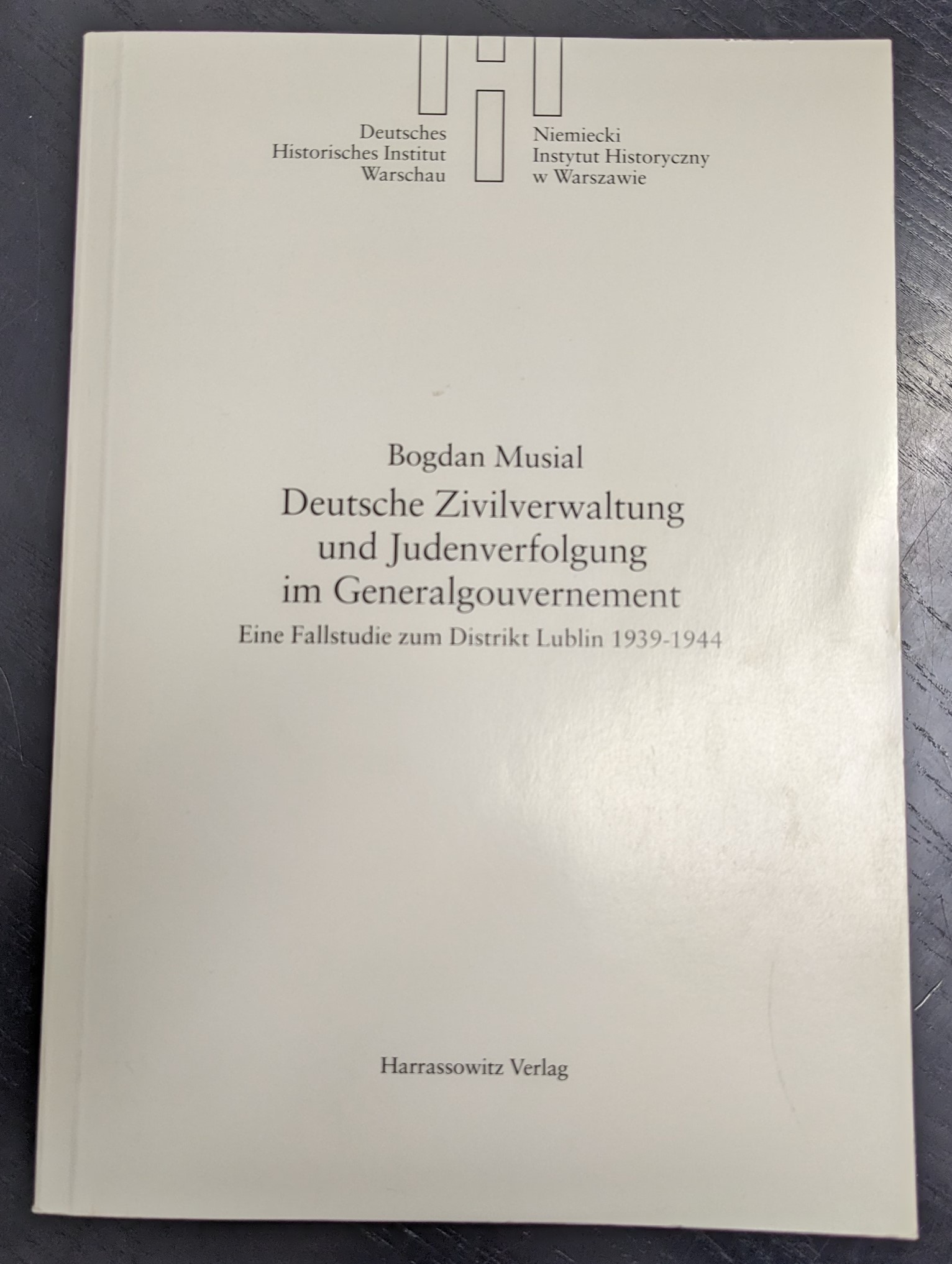 Musial, Bogdan:  Deutsche Zivilverwaltung und Judenverfolgung im Generalgouvernement : Eine Fallstudie zum Distrikt Lublin 1939-1944. (=Quellen und Studien des Deutschen Historischen Instituts Warschau ; 10). 