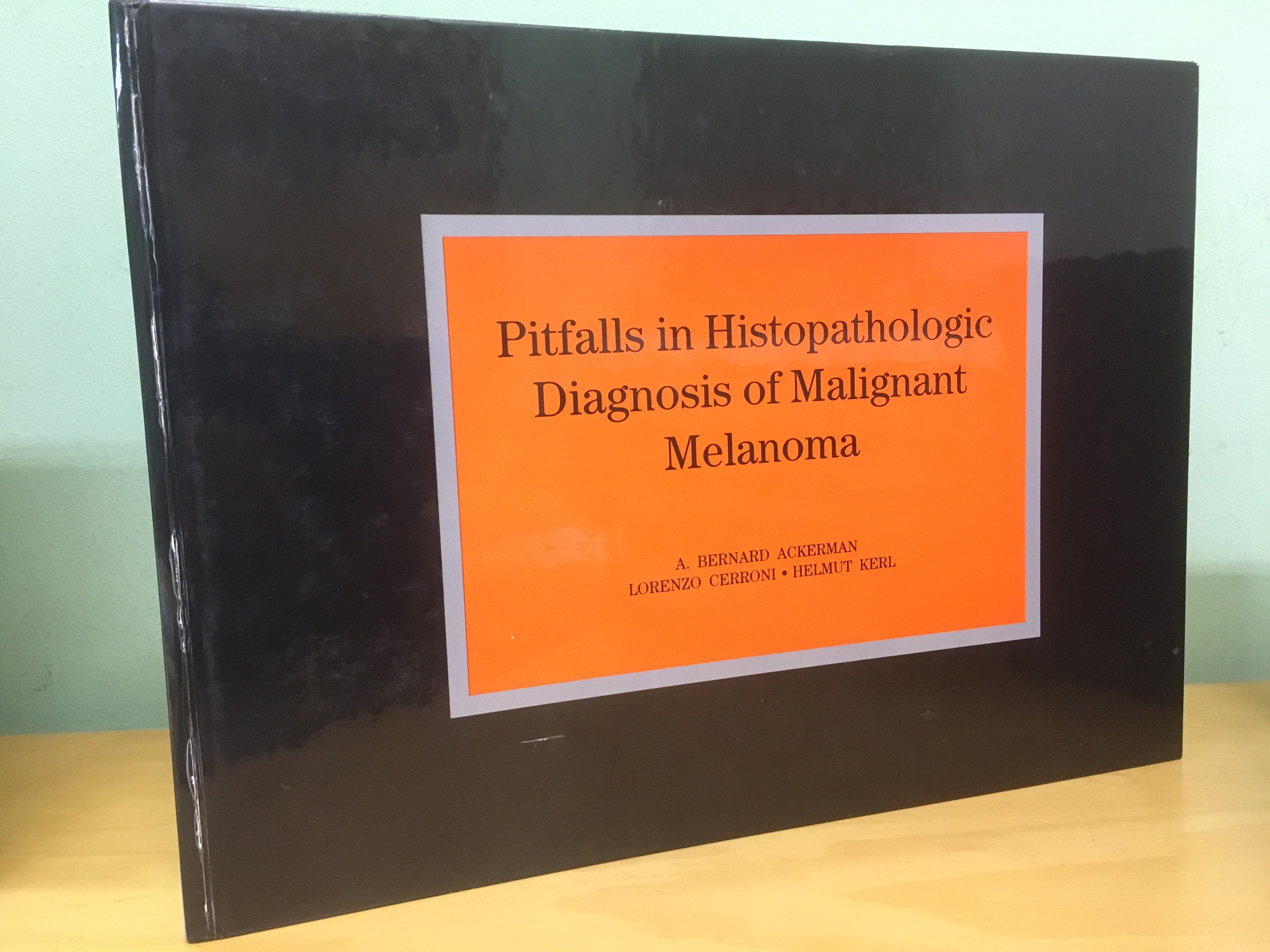 Ackerman, A. Bernard, Lorenzo Cerroni and Helmut Kerl:  Pitfalls in Histopathologic Diagnosis of Malignant Melanoma. 