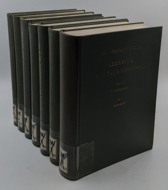 Müller, Arno Hermann:  Lehrbuch der Paläozoologie - 3 Bände in 7 Teilbänden : 1. Allgemeine Grundlagen / 2.1. Invertebraten - Protozoa, Mollusca 1 / 2.2. Invertebraten - Mollusca 2, Arthropoda 1 /  2.3. Invertebraten - Arthropoda 2, Stomochorda / 3.1. Vertebraten - Fische im weiteren Sinne und Amphibien / 3.2. Vertebraten - Reptilien und Vögel / 3.3. Vertebraten - Mammalia. 