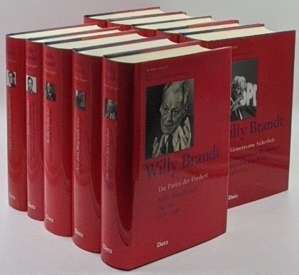 Brandt,  Willy:  Berliner Ausgabe - 10 Bände [vollständig] : 1. Hitler ist nicht Deutschland / 2. Zwei Vaterländer / 3. Berlin bleibt frei / 4. Auf dem Weg nach vorn / 5. Die Partei der Freiheit / 6. Ein Volk der guten Nachbarn / 7. Mehr Demokratie wagen / 8. Über Europa hinaus / 9. Die Entspannung unzerstörbar machen / 10. Gemeinsame Sicherheit (=Bearbeitet von Karsten Rudolph). 