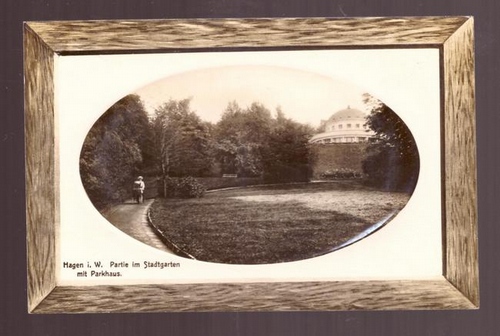   Ansichtskarte. Hagen. Partie im Stadtgarten mit Parkhaus 