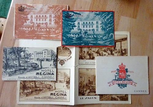   Bedruckter Umschlag mit 2 Ansichtskarten des Hotel Regina Cannes, einem Leporello "Werbebroschure des Hotels" und Klappbroschur mit 4 Abb. des Hotels 