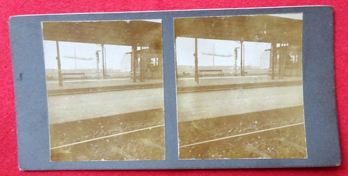   Original Stereoskopie.-Fotografie (Stereobild. Stereophotographie). Baden-Oos. Bahnhof und Zeppelin 