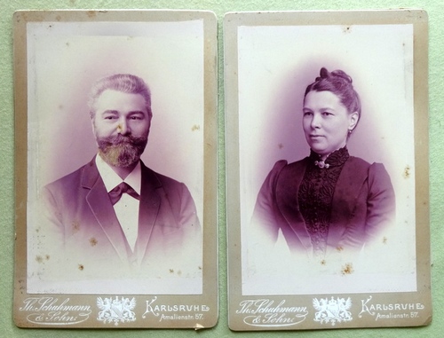 Sitzler, Heinrich und Marie Sitzler  2 Originalfotografien Heinrich und Marie Sitzler (Jahrelang Besitzer des 1944 zerstörten Karlsruher Hotels "Germania") (Heinrich rückseitig hs. bezeichnet) 