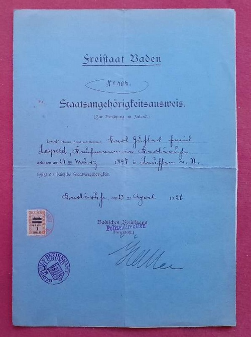   Staatsangehörigkeitsausweis (Zur Benützung im Inland) Freistaat Baden (No. 707 handschriftlich) für Karl Leopold Kaufmann in Karlsruhe ausgestellt Karlsruhe 23.4.1926 (Beiliegend 4seitiger Ahnenbrief mit 21 Eintragungen Familie Leopold, Häfner etc.) 