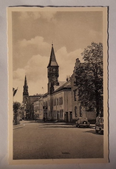   Ansichtskarte AK Selb. Stadt des Porzellans. Blick zum Rathaus und Stadtkirche 
