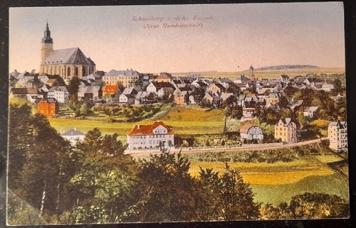   Ansichtskarte AK Schneeberg im sächsichen Erzgebirge. 833 m ü.n.n. (neue Handelsschule) 