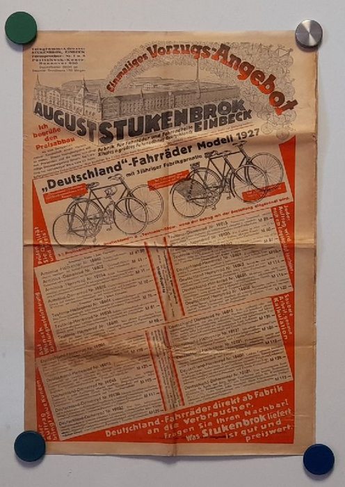 Stukenbrok, August  Verkaufskatalog im Zeitungsformat (Titelseite "Deutschland"-Fahrräder Modell 1927 mit zahlreiche bebilderten Angeboten auf 8 S.) 