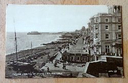   Ansichtskarte AK Parade Looking West and Pier, Hastings 