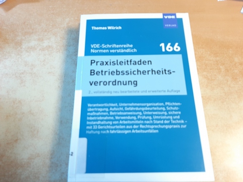 Wilrich, Thomas  Praxisleitfaden Betriebssicherheitsverordnung : Verantwortlichkeit, Unternehmensorganisation, Pflichtenübertragung, Gefährdungsbeurteilung, Schutzmaßnahmen, Betriebsanweisung, Unterweisung, sichere Inbetriebnahme, Verwendung, Prüfung, Umrüstung und Instan dhaltung von Arbeitsmitteln nach dem Stand der Technik, mit 33 Gerichtsurteilen aus der Rechtsprechungspraxis zur Haftung nach fahrlässigen Arbeitsunfällen 