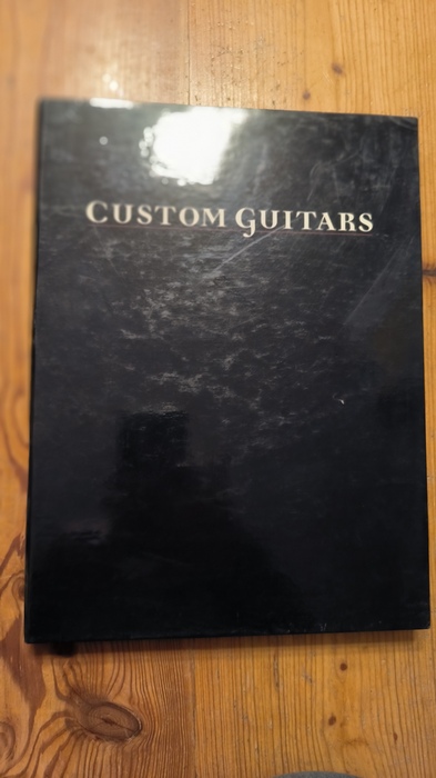 String Letter Pub  Custom Guitars: A Complete Guide to Contemporary Handcrafted Guitars (Acoustic Guitar Guides) 