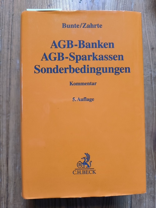 Bunte, Hermann-Josef (Verfasser); Zahrte, Kai (Verfasser)  AGB-Banken, AGB-Sparkassen, Sonderbedingungen Kommentar / von Prof. Dr. Hermann-Josef Bunte (Universitätsprofessor a.D. (Hamburg), Richter am Hanseatischen Oberlandesgericht a.D., Rechtsanwalt in Bielefeld), Dr. Kai Zahrte (Regierungsdirektor, Leiter des Referats Haushalt/Controlling 