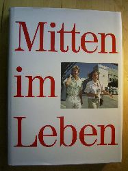 Hoechst AG (Hrsg.).  Mitten im Leben. Hoechst - das sind heute viele tausend Menschen fast aller Nationalitten und Kulturen. Von Ihnen handelt dieses Buch in Wort und Bild. Es ist ein Dankeschn an alle Mitarbeiter aus Anlass des 125jhrigen Firmenjubilums im Jahre 1988. 