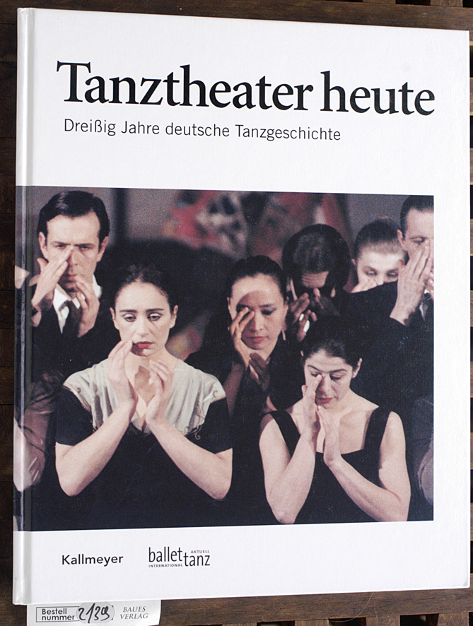 Hinsmann, Jens [Gestalt.] und Michael [Übers.] Merschmeier.  Tanztheater heute dreißig Jahre deutsche Tanzgeschichte. Das Buch zur Ausstellung. 