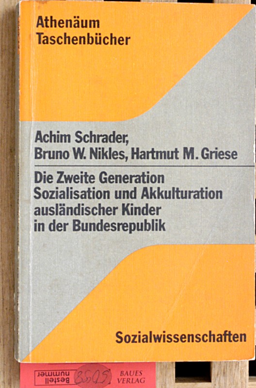 Schrader, Achim, Bruno W. Nikles und Hartmut M. Griese.  Die zweite Generation. Sozialisation und Akkulturation ausländischer Kinder in die Bundesrepublik. Unter Mitarb. von Max Gellrich ... 