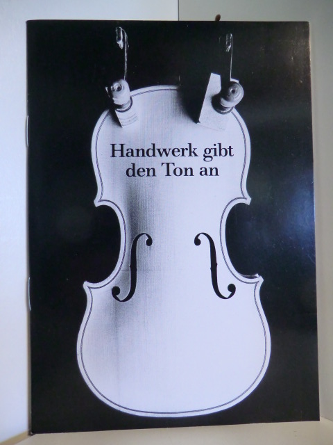 Text: Wolfgang Müller  Handwerk gibt den Ton an. Hamburger Musikinstrumentebauer präsentieren sich. Ausstellung vom 18. November 1985  bis zum 3. Januar 1986 