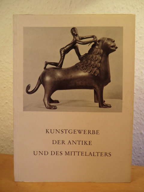 Museum Dahlem  Kunstgewerbe der Antike und des Mittelalters. Publikation zur Ausstellung 