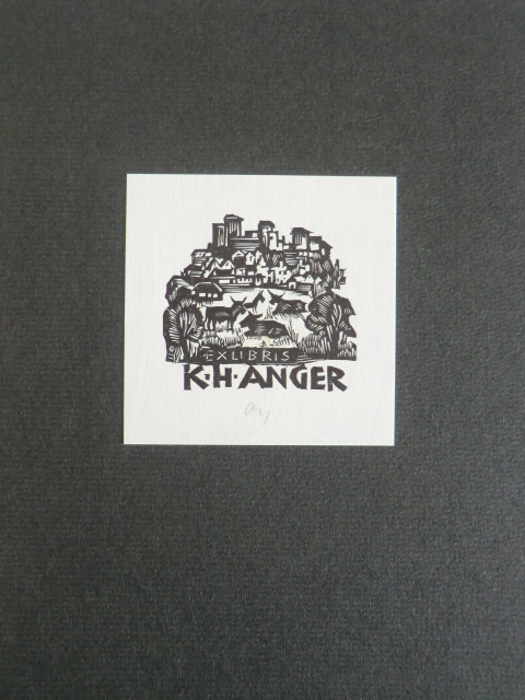Ott, Herbert:  Exlibris für K.H. Anger. Motiv: Stadtansicht mit Tieren auf Weide. Signiert 