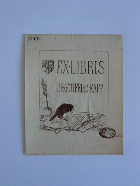 Unbekannter Künstler:  Exlibris für Rottfried Rapp. Motiv: Rabe steht auf Briefen, ein Brief mit Hamburger Wappen-Siegel 
