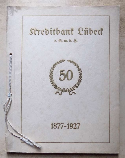 Vorstand, (Hrg.)  Gründungs- und Entwicklungs Geschichte der Kreditbank Lübeck 1877 - 1927 - Den Mitgliedern und Freunden anläßlich des Fünfzigjährigen Bestehens in Verbindung mit dem Geschäftsbericht für das Jahr 1926 überreicht. 