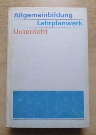 Neuner, Gerhart  Allgemeinbildung - Lehrplanwerk - Unterricht - Eine Interpretation des Lehrplanwerks der sozialistischen Schule der DDR unter dem Gesichtspunkt der Gestaltung eines wissenschaftlichen und parteilichen Unterrichts. 