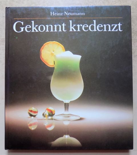 Neumann, Heinz  Gekonnt kredenzt - Inhalt: Grundlagen des Mixens, Mixgetränke und ihre Bestandteile, Unterhaltungsgetränke, Erfrischungsgetränke, Nährgetränke u. a. 