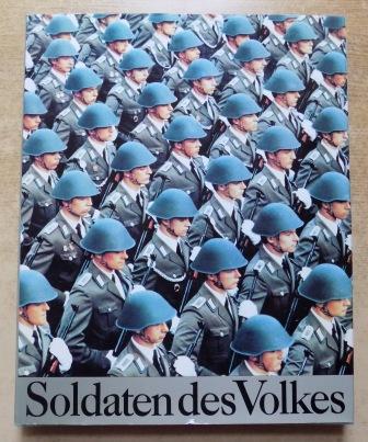 Seifert, Peter; Eberhard Heinrich und Horst Zühlsdorf  Soldaten des Volkes - Bild-/Textband. 