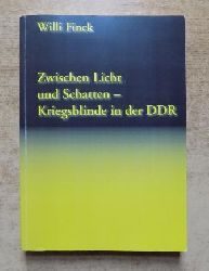 Finck, Willi  Zwischen Licht und Schatten - Kriegsblinde in der DDR. Geschichtliches zur politischen, organisatorischen und sozialen Lage Kriegs- und Wehrdienstblinder in Ostdeutschland 1945 - 2004. 