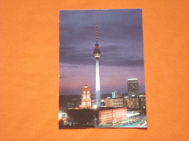   Postkarte: Berlin  Hauptstadt der DDR. Fernseh- und UKW-Turm der Deutschen Post. 