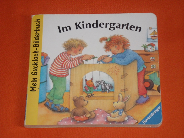 Scholte van Mast, Ruth  Mein Guckloch-Bilderbuch: Im Kindergarten. 