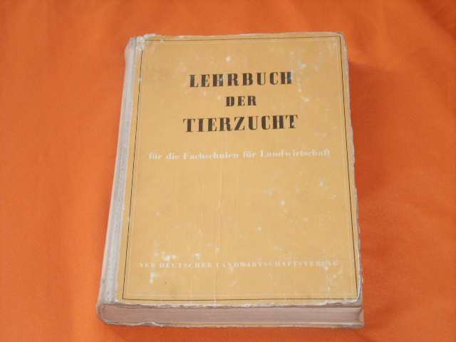 Junkelmann, U. et al.  Lehrbuch der Tierzucht für die Fachschulen der Landwirtschaft. Band 1.  