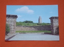   Ansichtskarte: Nationale Mahn- und Gedenksttte Buchenwald. Ringgrab 2 mit Blick zum Glockenturm. 