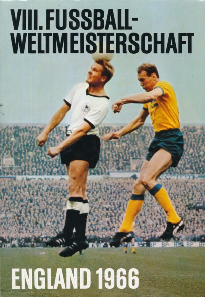 GÖÖCK, ROLAND (Red.).  VIII. Fußball-Weltmeisterschaft England 1966. Herausgegeben von der Bertelsmann Sportredaktion in Zusammenarbeit mit dem Sport-Informations-Dienst (sid). Buchgemeinschafts-Ausgabe. 