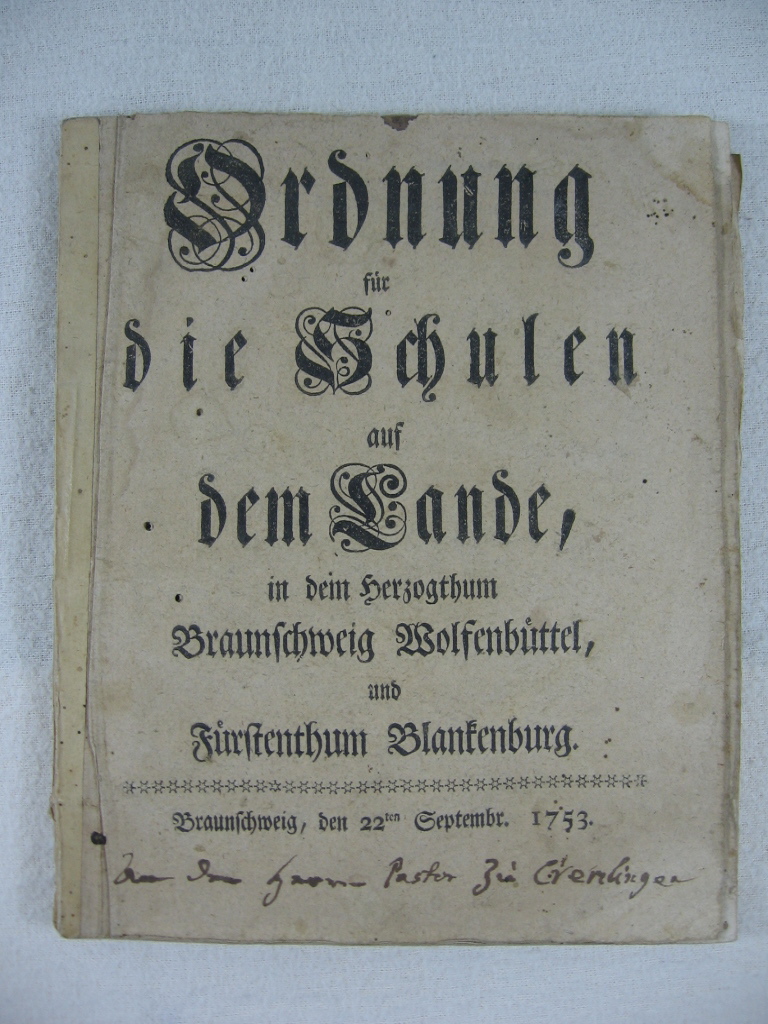   Ordnung für die Schulen auf dem Lande, in dein Herzogthum Braunschweig Wolfenbüttel, und Fürstenthum Blankenburg. Braunschweig, den 22ten September 1753. 