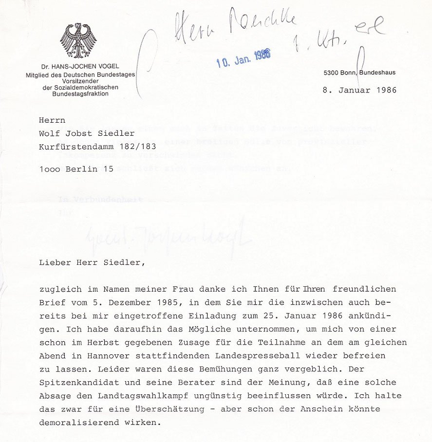 VOGEL, Hans-Jochen:  Brief des SPD-Politikers Hans-Jochen Vogel an den Verleger Wolf Jobst Siedler. Original-Brief im Umfeld des 60. Geburtstags Siedlers im Jahr 1986. 