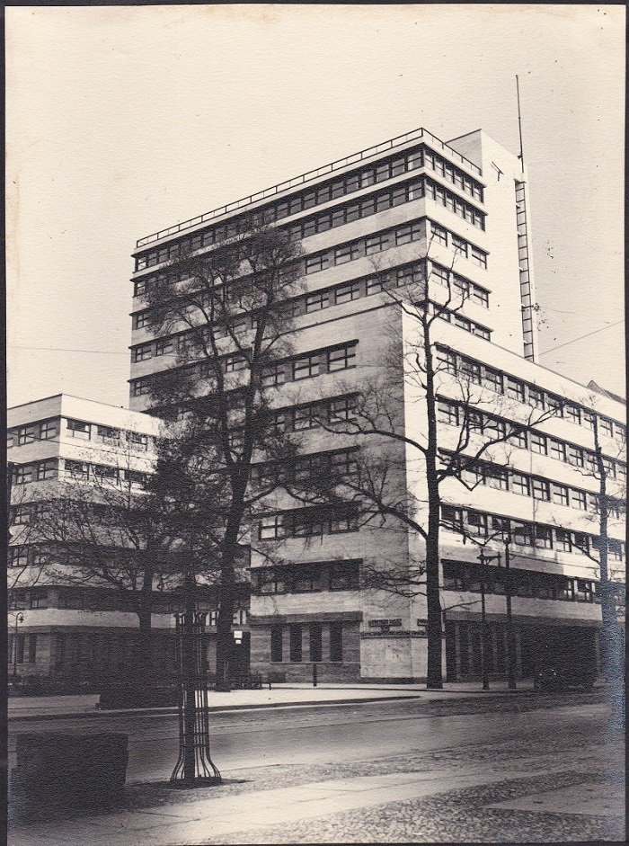   Kathreiner-Hochhaus. (Original-Photographie aus den 1930/1940er Jahren). 