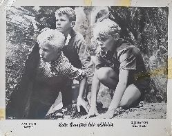 HUSBERG, Rolf (Regisseur) / Astrid Lindgren (Autorin):  Zwei Photographien aus dem Film: Kalle Blomquist lebt gefhrlich (1953). Original-Kinowerbematerial des quator-Filmverleihs im greren Format (Aushangmaterial). 